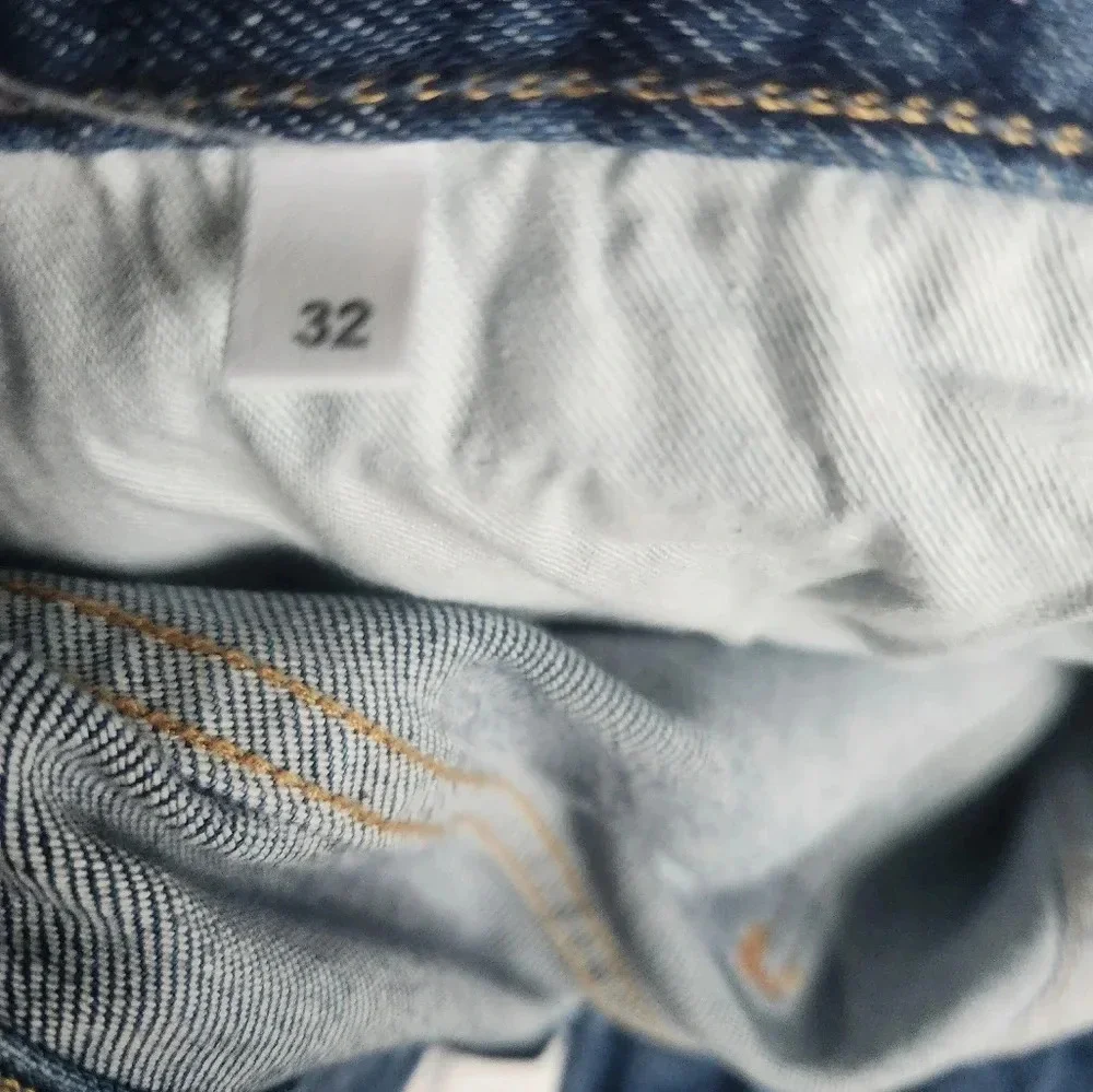 NWOT Men's Italian‎ Closed Straight Leg Jeans 32